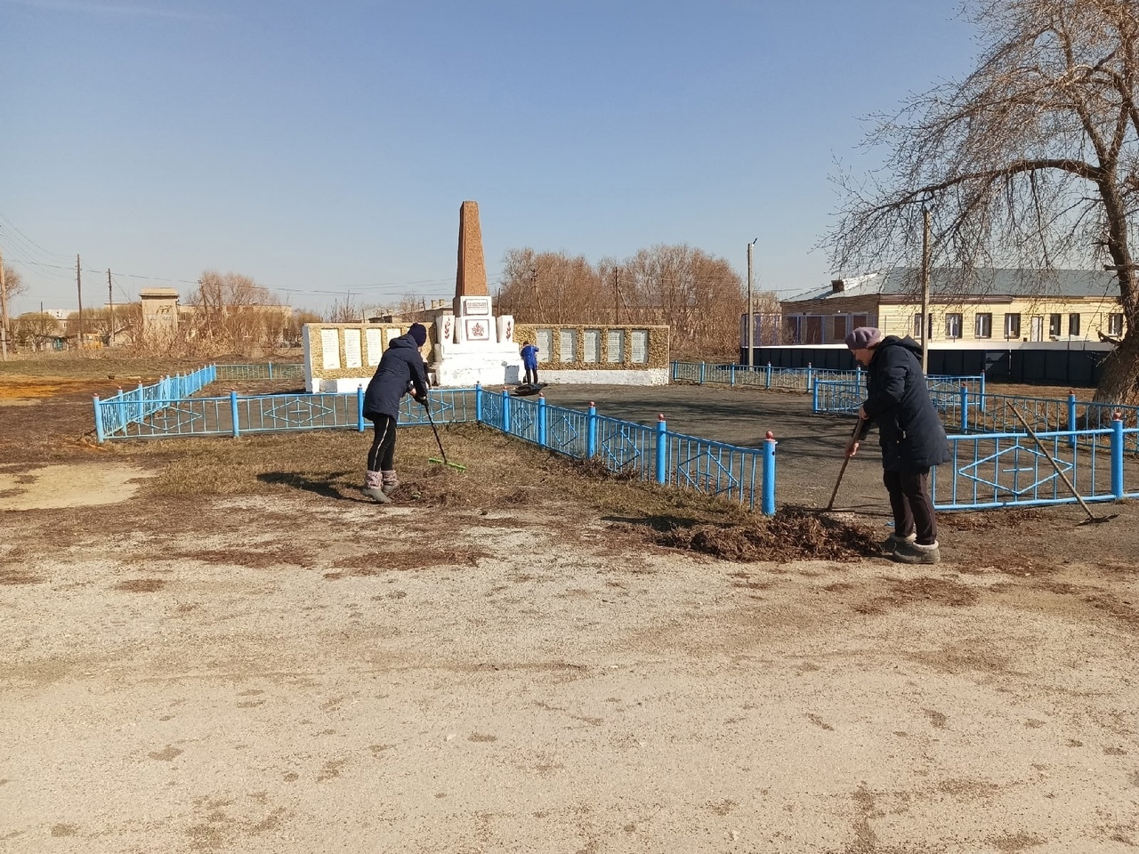 В поселениях Увельского района активно идут субботники | 17.04.2023 |  Увельский - БезФормата